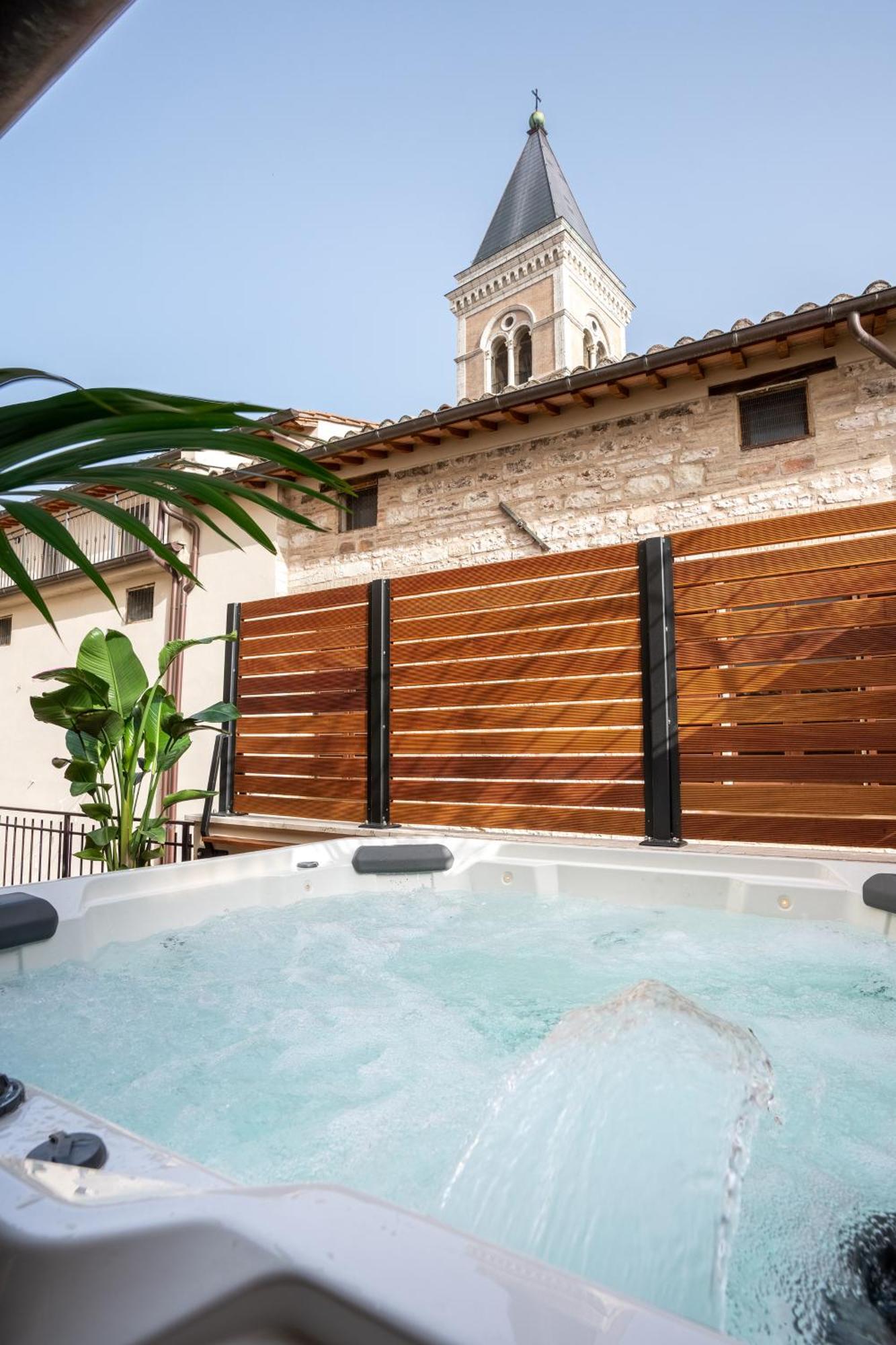 Gg8 Hotel & Suite Spa Gualdo Tadino Bagian luar foto