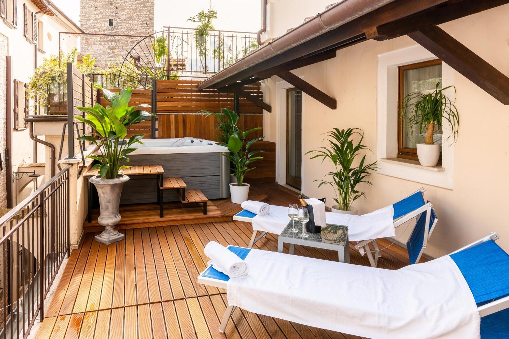 Gg8 Hotel & Suite Spa Gualdo Tadino Bagian luar foto