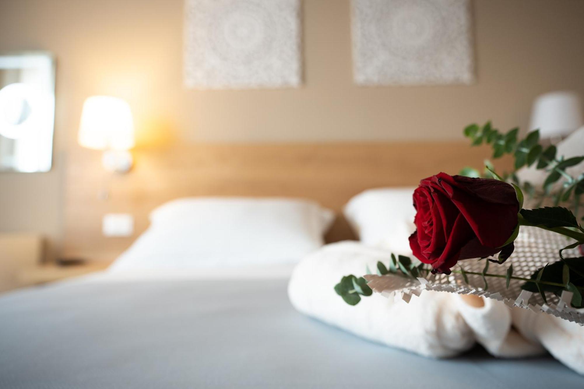 Gg8 Hotel & Suite Spa Gualdo Tadino Bagian luar foto