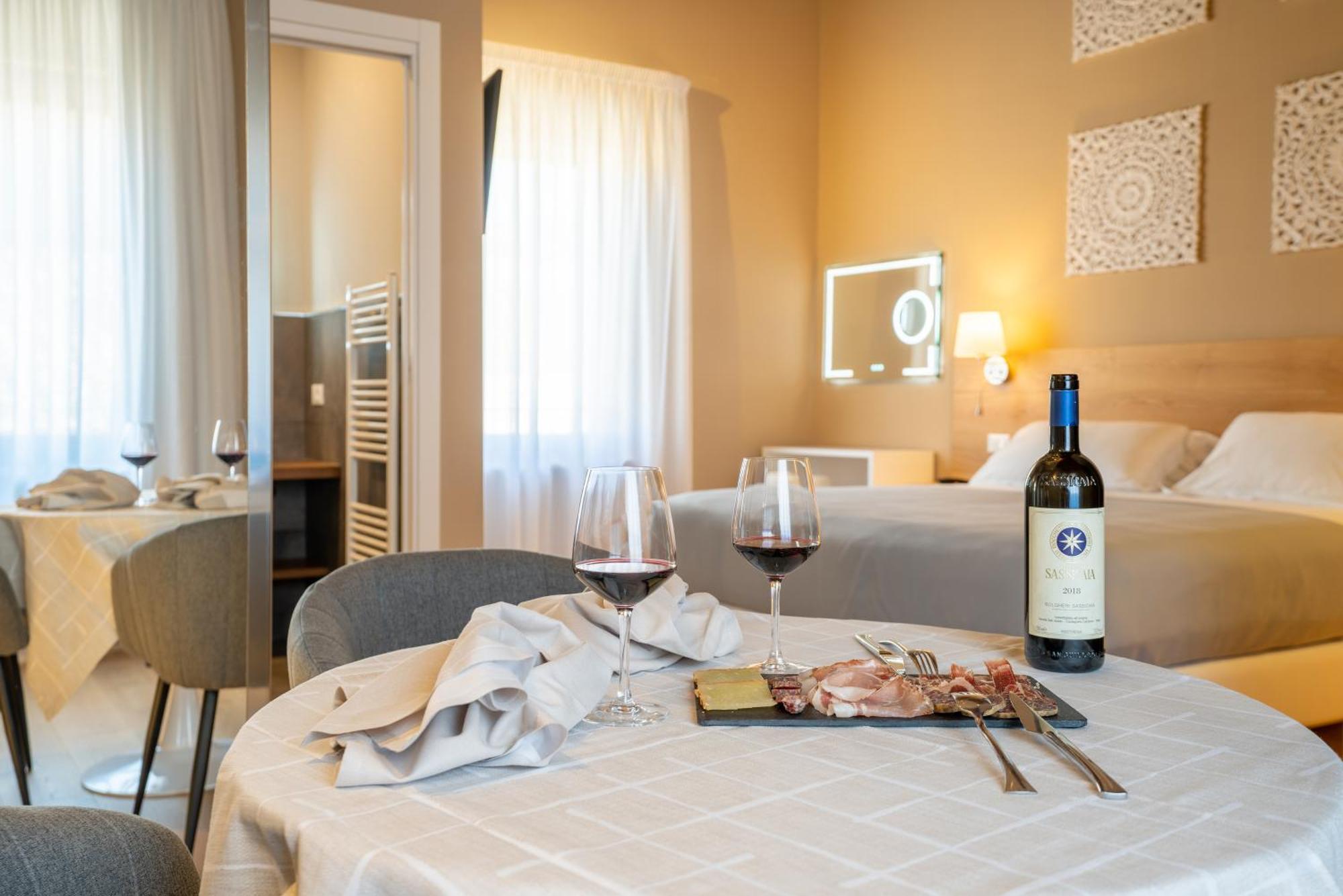 Gg8 Hotel & Suite Spa Gualdo Tadino Bagian luar foto