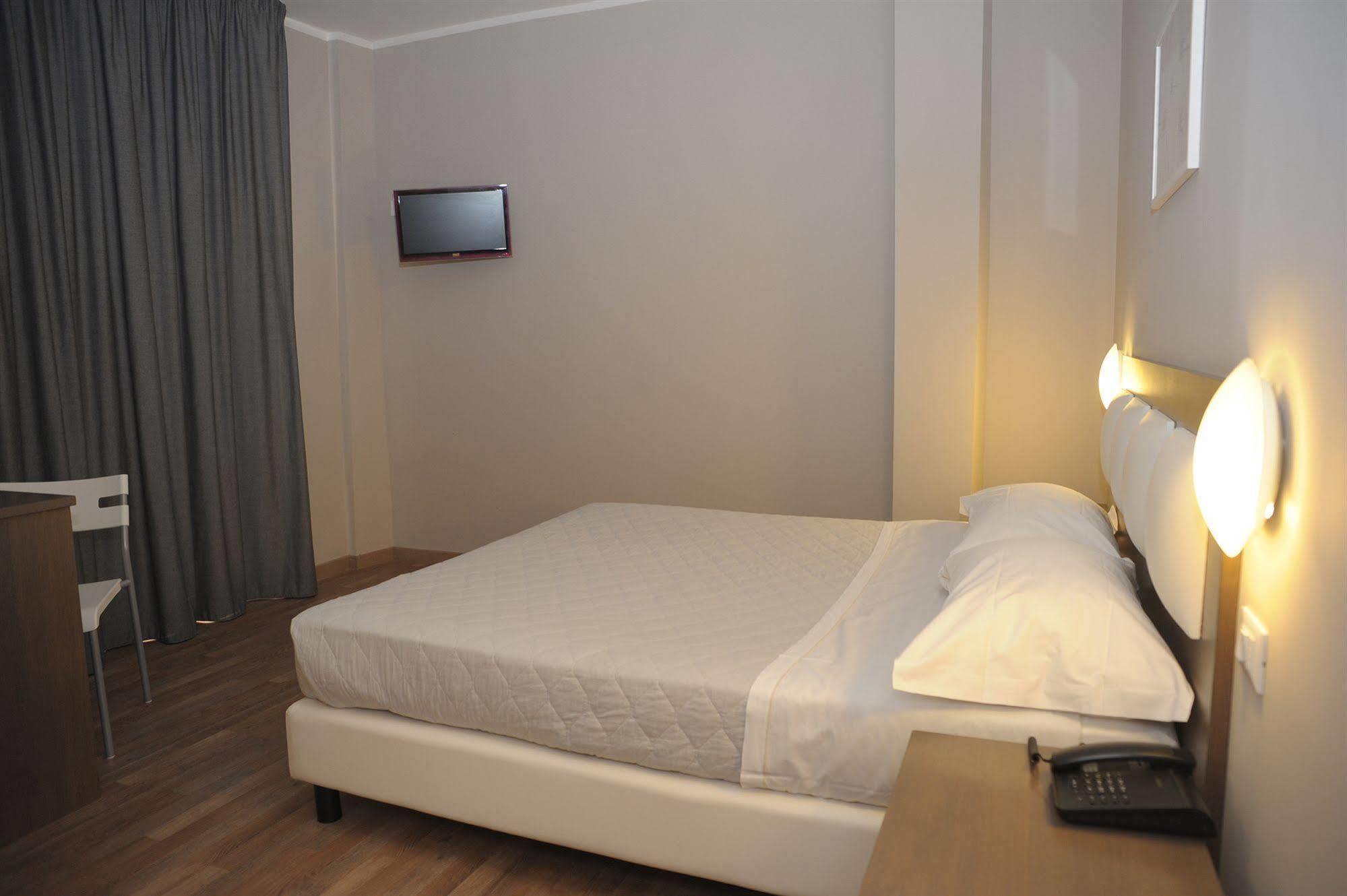 Gg8 Hotel & Suite Spa Gualdo Tadino Bagian luar foto