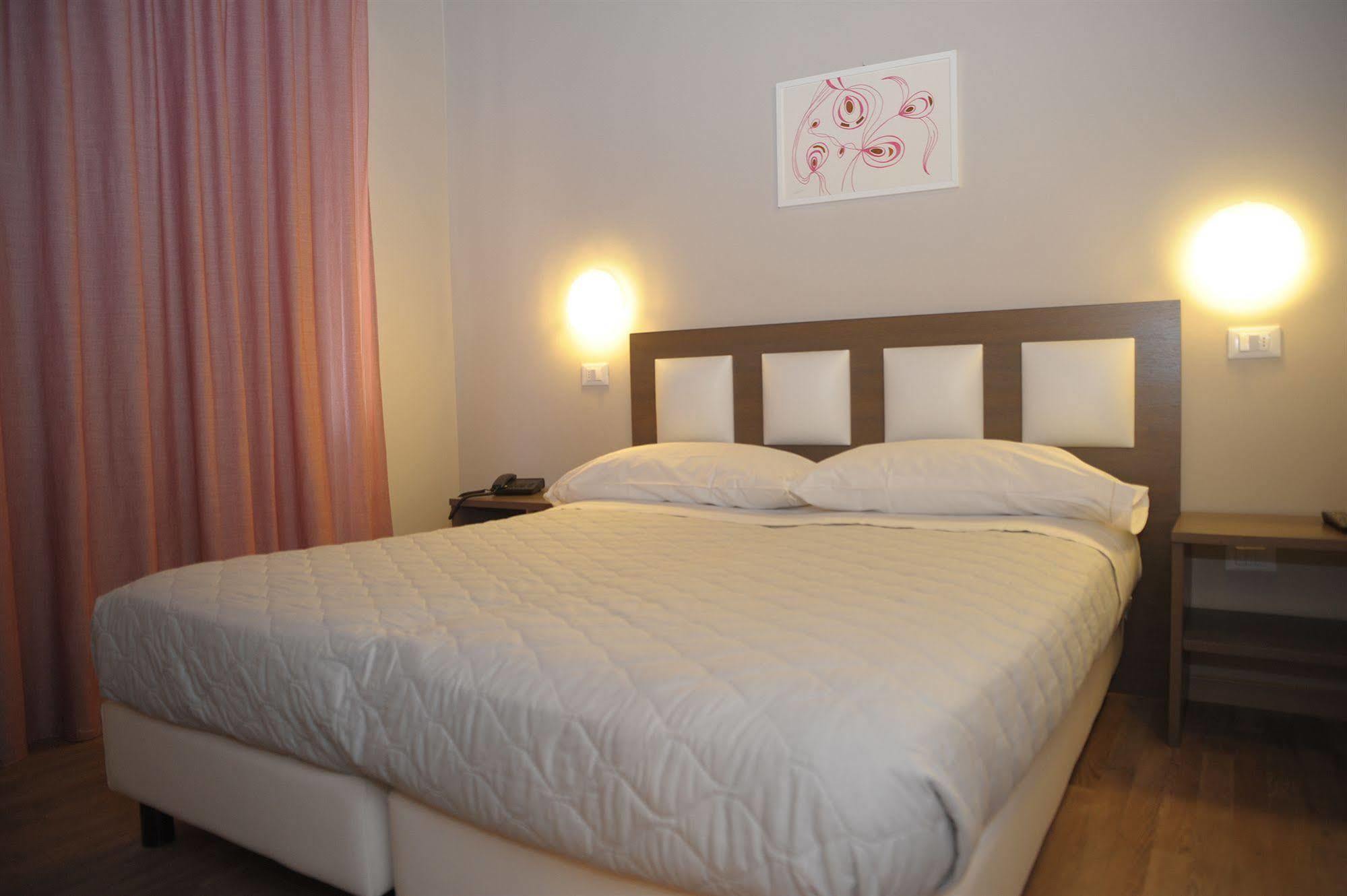 Gg8 Hotel & Suite Spa Gualdo Tadino Bagian luar foto