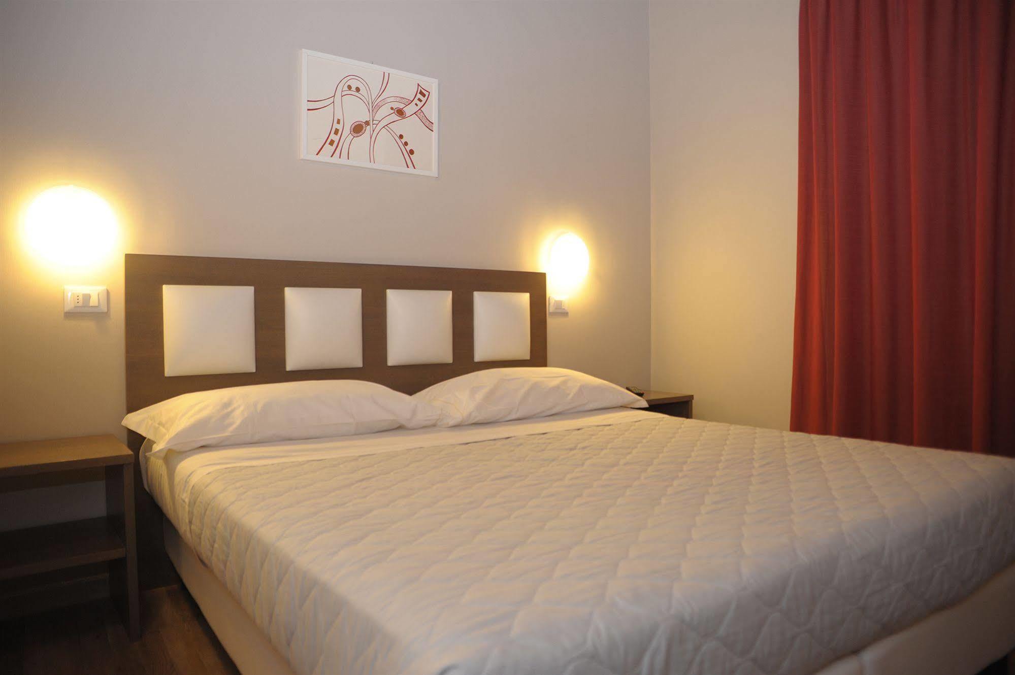 Gg8 Hotel & Suite Spa Gualdo Tadino Bagian luar foto